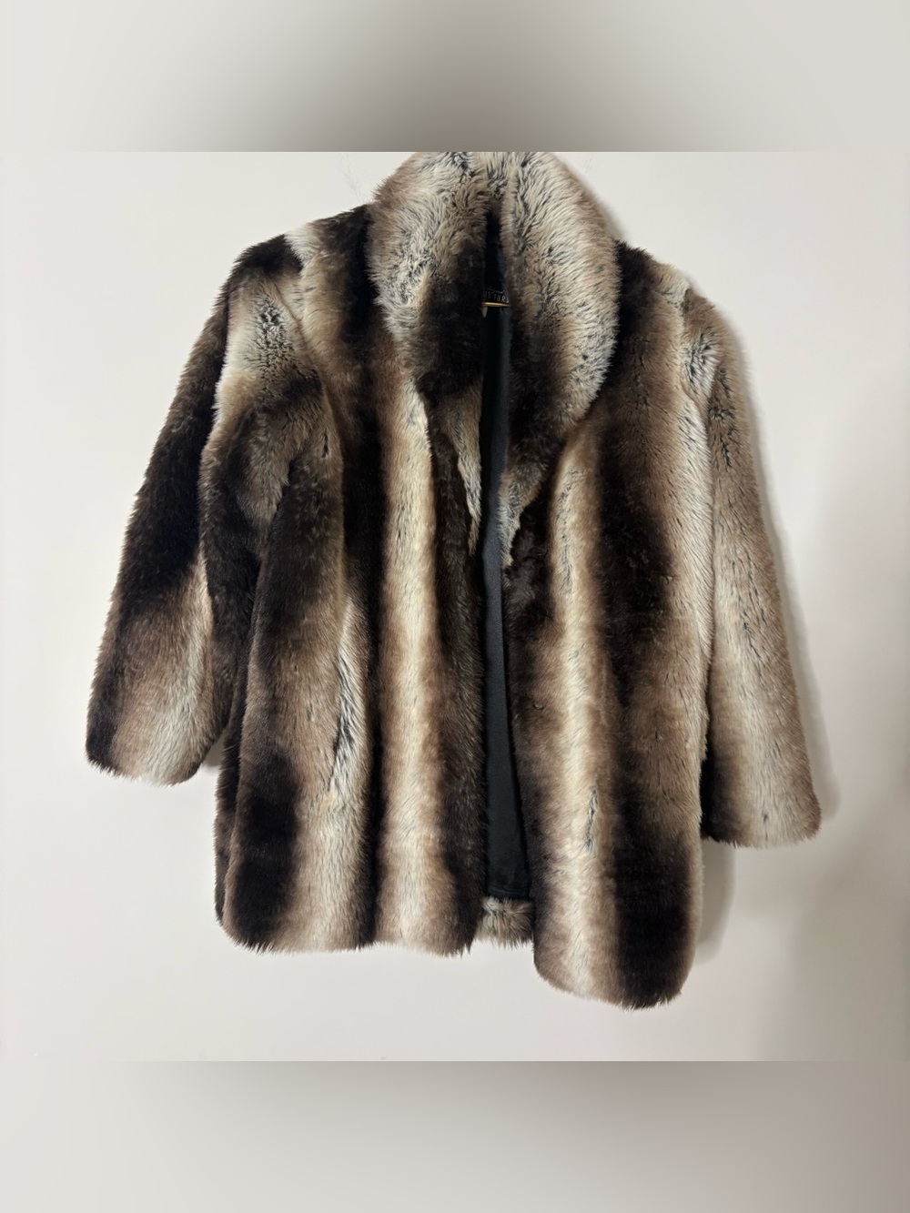 Donna Salyers' Fabulous-Furs Vintage Women's Chinchilla Faux Fur Coat Jacket